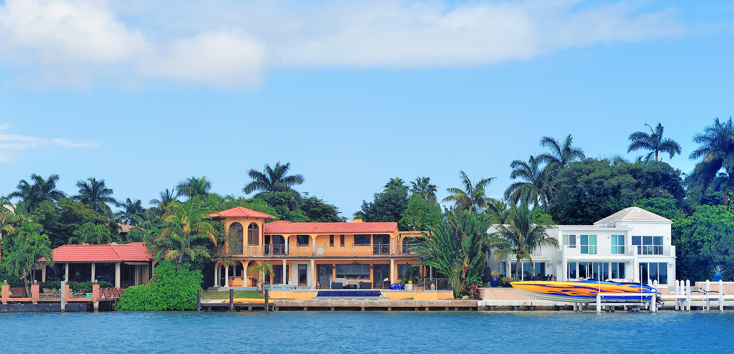 Hero image of a welcoming home, symbolizing personalized flood insurance in Florida.